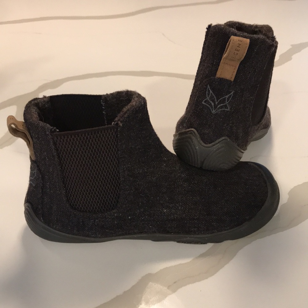 Wildling Bucklin Barefoot Boots